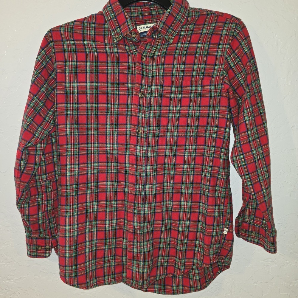 Magellan Outdoors Flannel Shirt Mens Small Classic Fit Red Black  green Plaid